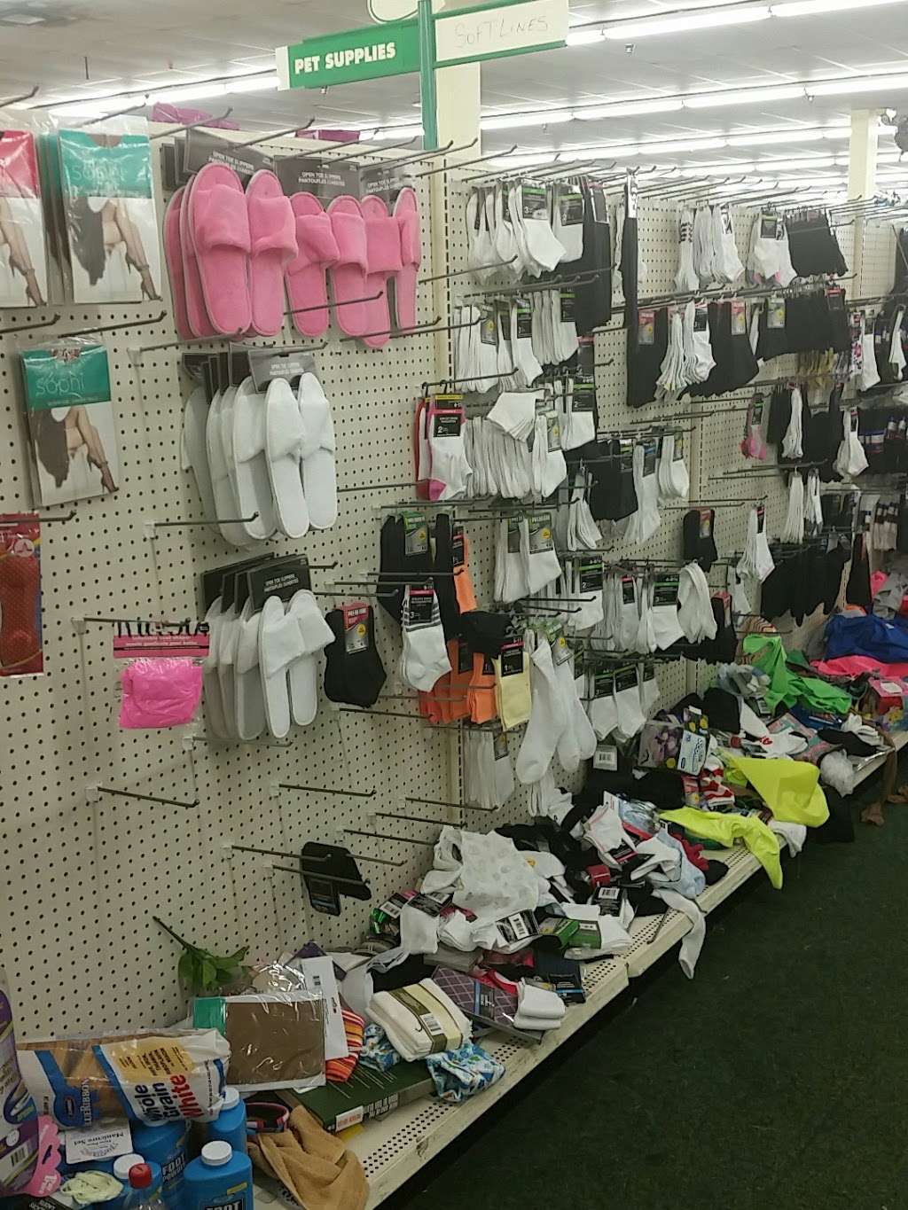 Dollar Tree | 2180 Macarthur Road. Suites 13 & 14, Whitehall, PA 18052, USA | Phone: (484) 655-6808