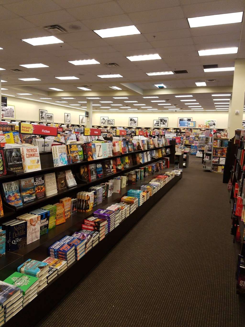 Books-A-Million | 300 Retail Commons Pkwy, Martinsburg, WV 25403, USA | Phone: (304) 264-0828