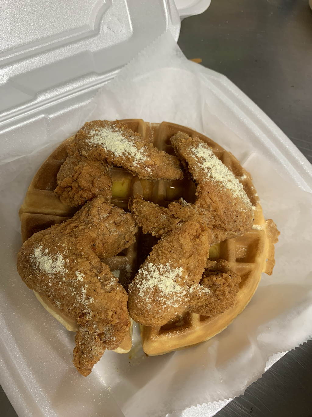 Eddys Chicken and Waffles | 3252 Noe Bixby Rd, Columbus, OH 43232, USA | Phone: (614) 829-7770