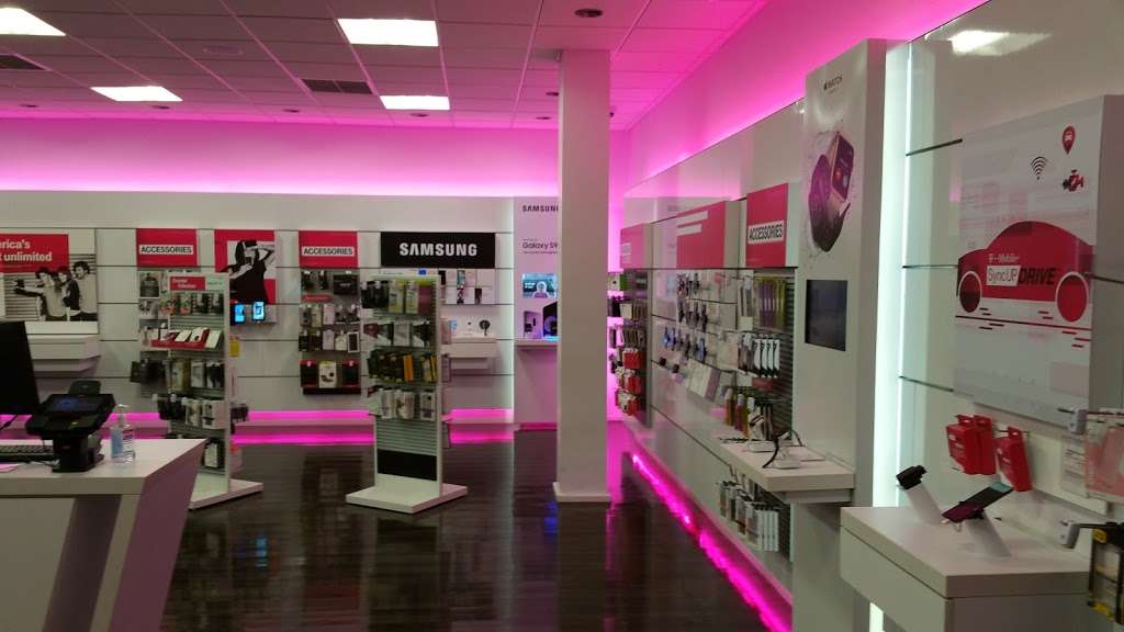 T-Mobile | 1821 S Federal Hwy Unit 202, Delray Beach, FL 33483, USA | Phone: (561) 330-6211