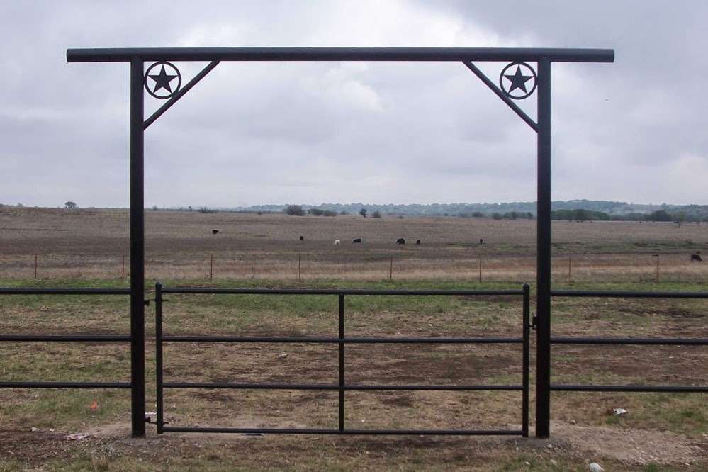 Buzz Custom Fence | 1231 Greenway Dr, Duncanville, TX 75137, USA | Phone: (469) 316-6044