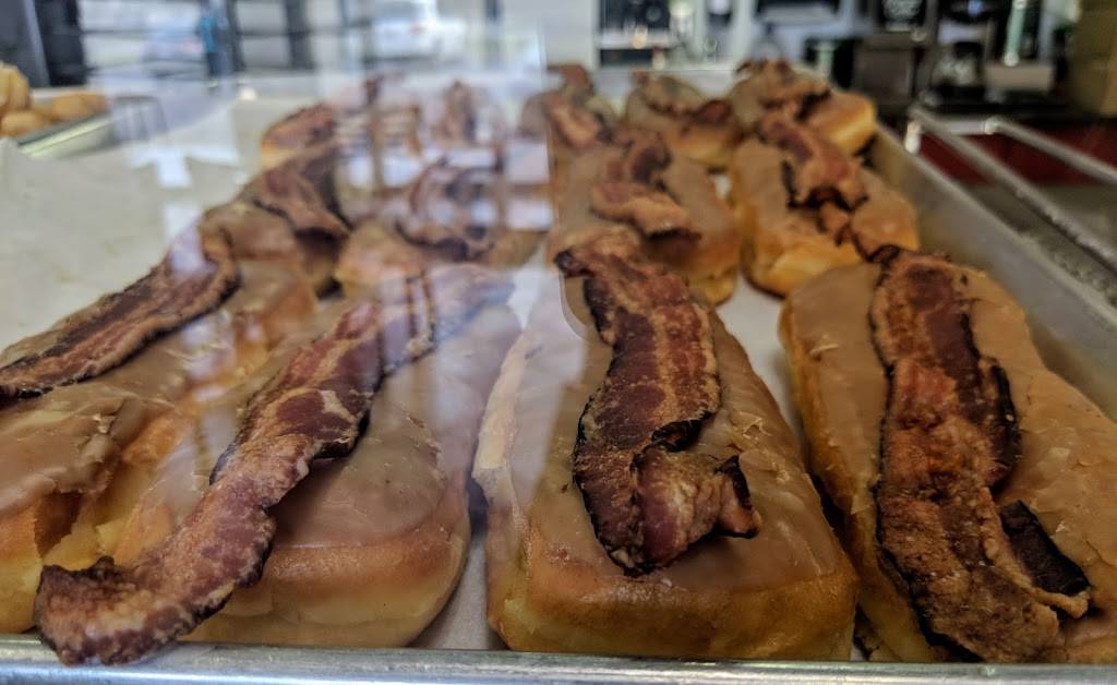 Clovis Donuts | 1835 Ashlan Ave, Clovis, CA 93611 | Phone: (559) 292-5555