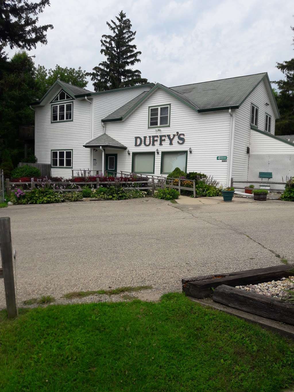 Duffys Cottages | W4086 Lake Shore Dr, Lake Geneva, WI 53147, USA | Phone: (262) 248-7100