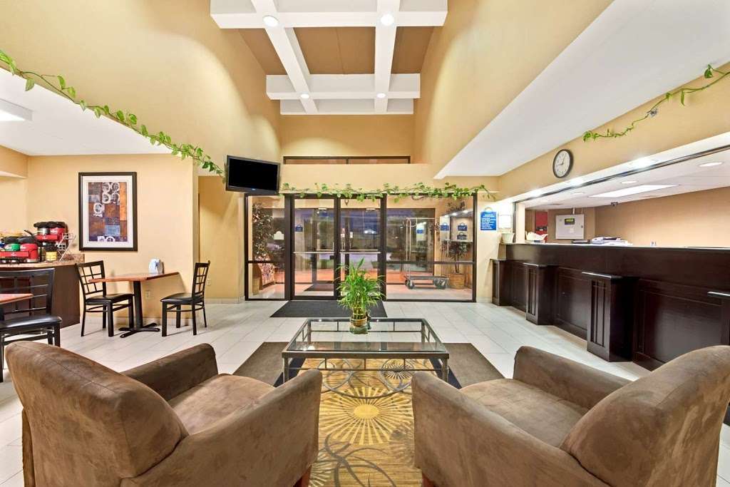 Days Inn & Suites by Wyndham DeSoto | 1401 N, I-35E, DeSoto, TX 75115 | Phone: (972) 224-7100