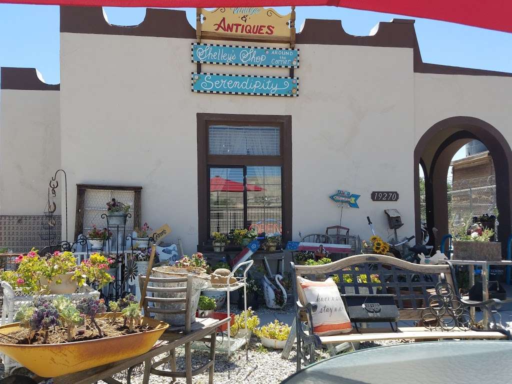 Shelleys Shop Around the Corner | 19270 National Trails Hwy, Oro Grande, CA 92368, USA | Phone: (760) 486-1288