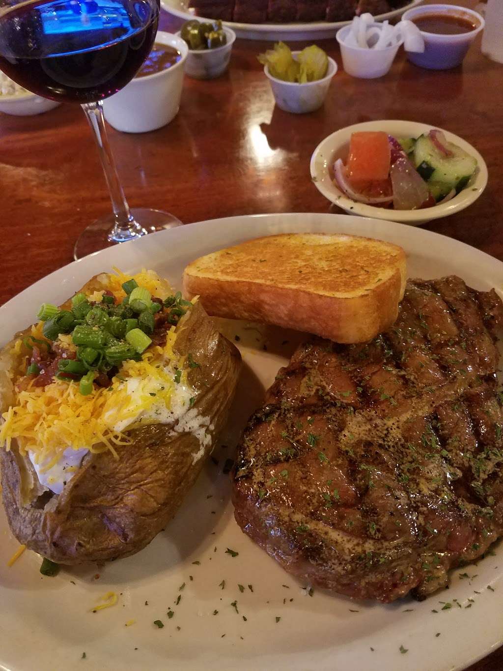 Dickinson Barbecue And Steakhouse | 2111 FM 517 Rd E, Dickinson, TX 77539 | Phone: (281) 534-2500