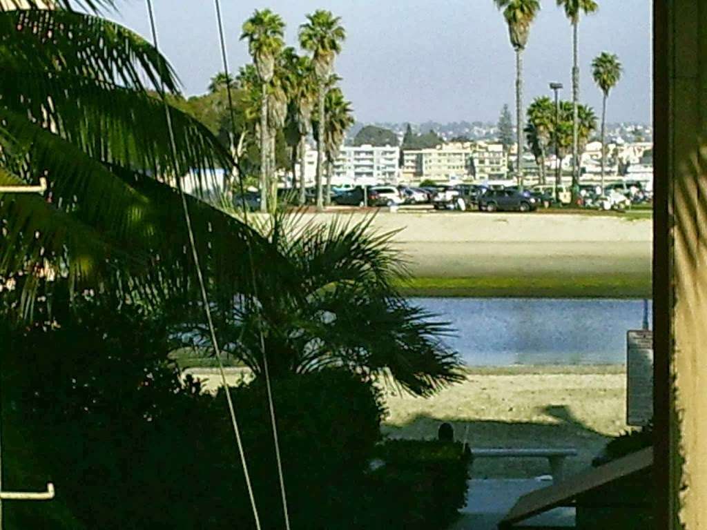 Very Cool Mission Beach Vacation Rental | 3764 Bayside Ln, San Diego, CA 92109, USA | Phone: (858) 207-7242