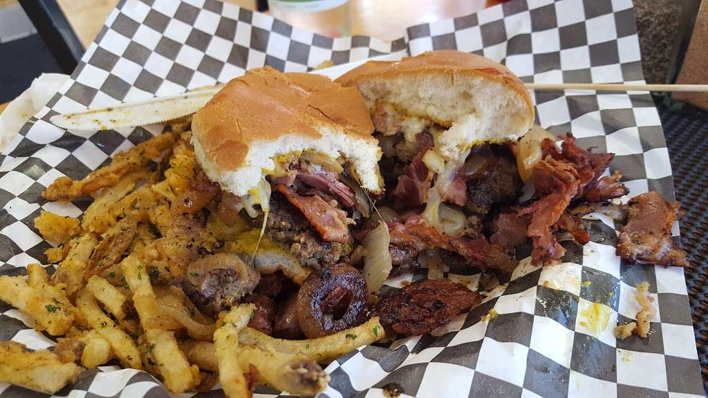 PJs Grill - Homestyle Burgers, Dogs & Vegetarian | 675 E University Dr, Carson, CA 90746 | Phone: (310) 851-4977