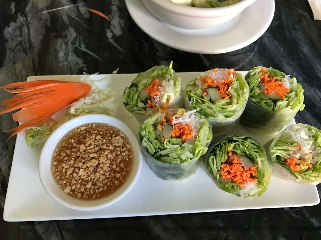 Whoopi Thai cuisine | 2449 Black Rock Turnpike, Fairfield, CT 06825, USA | Phone: (203) 429-4956