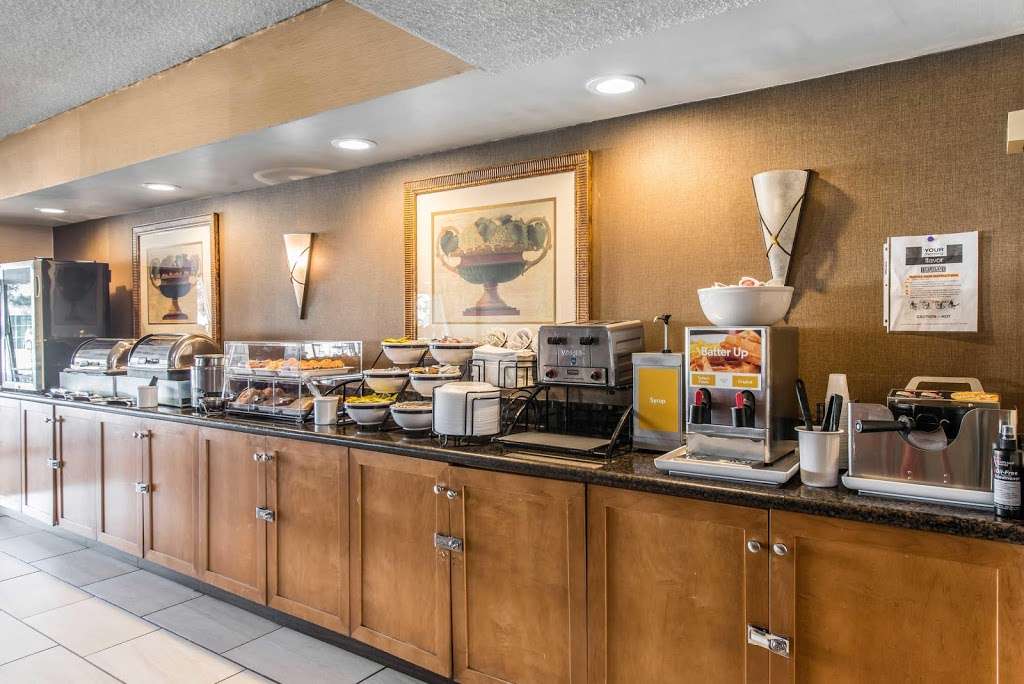 Comfort Inn & Suites Stapleton | 4685 Quebec St, Denver, CO 80216 | Phone: (303) 388-8100