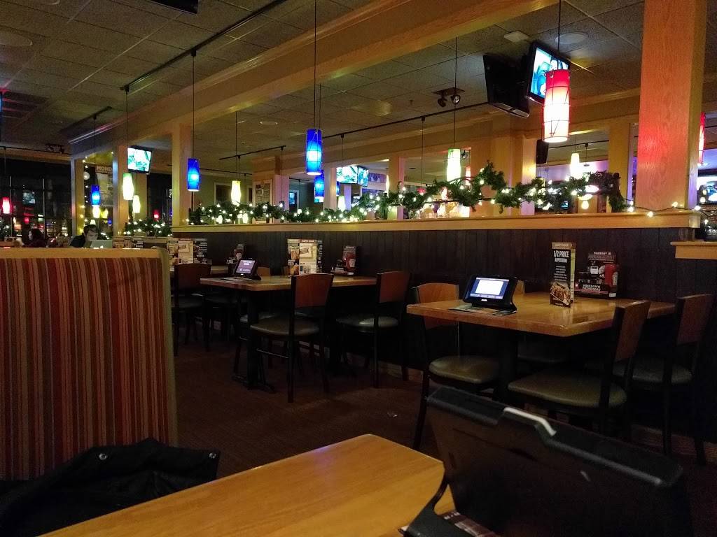Applebees Grill + Bar | 615 Washington Ave SE, Minneapolis, MN 55414, USA | Phone: (612) 378-3740