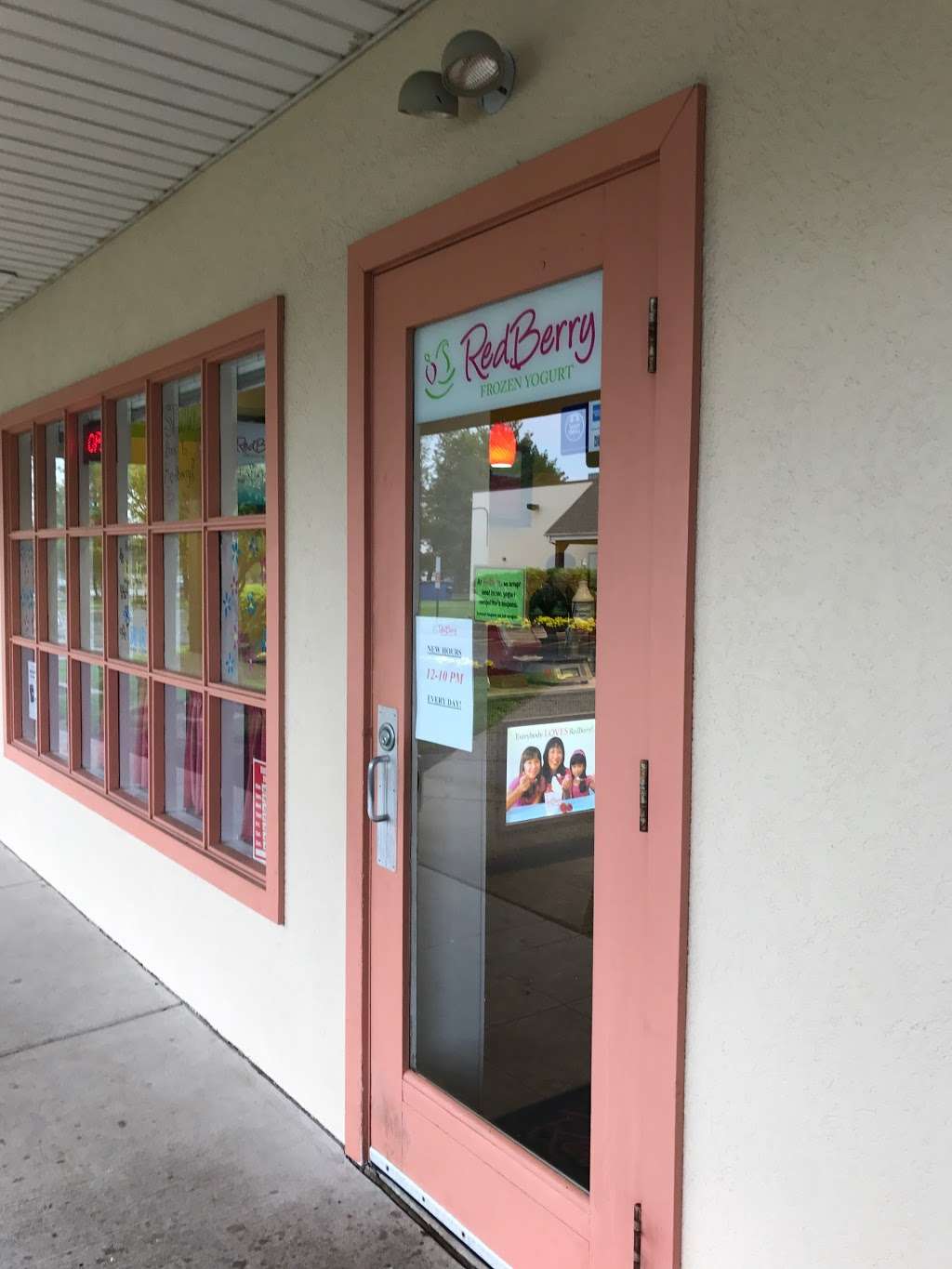 Redberry Frozen Yogurt | 682 Stony Hill Rd, Morrisville, PA 19067, USA | Phone: (215) 493-2111