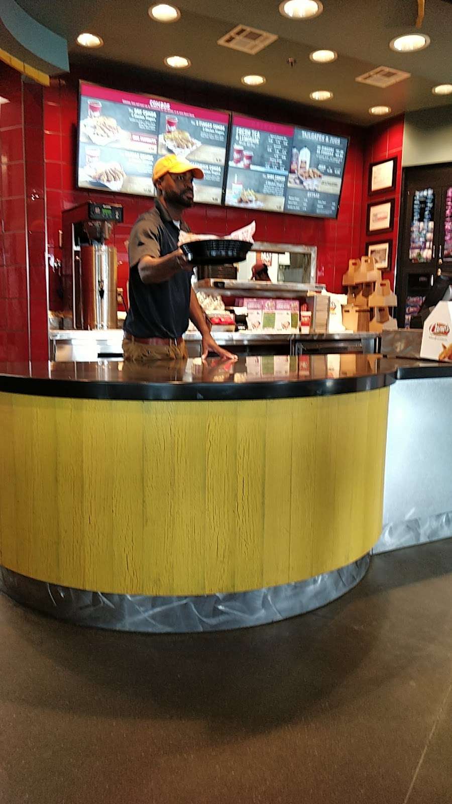 Raising Canes Chicken Fingers | 2503 W Mockingbird Ln, Dallas, TX 75235, USA | Phone: (214) 353-6993