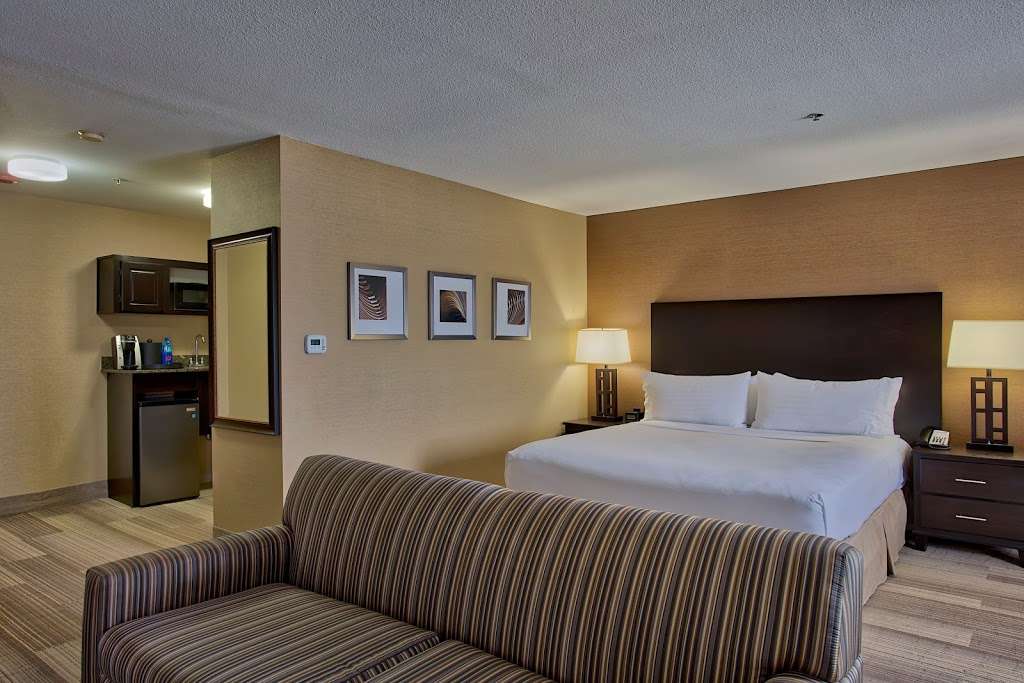 Holiday Inn Express & Suites Costa Mesa | 2070 Newport Blvd, Costa Mesa, CA 92627 | Phone: (949) 631-6000