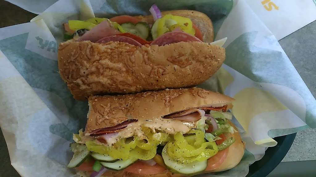 Subway | 2294 Gateway Center Dr, Belvidere, IL 61008, USA | Phone: (815) 544-7030