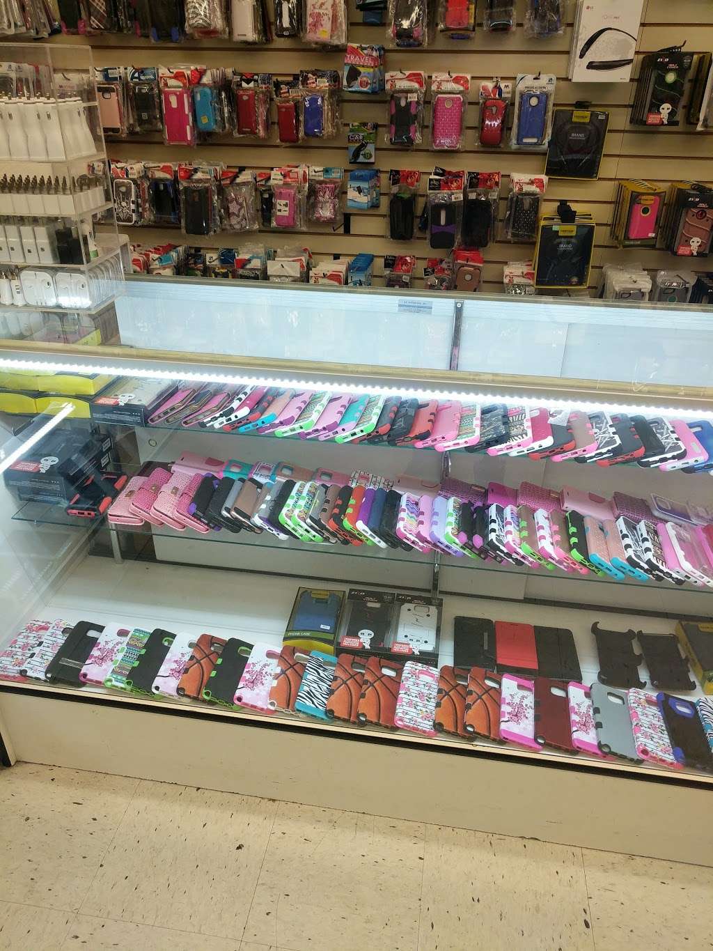 Celltime cellphone Accessories. | 4301 State Ave, Inside midway shopping Centre /Viva fashion., Kansas City, KS 66102, USA | Phone: (913) 708-8288