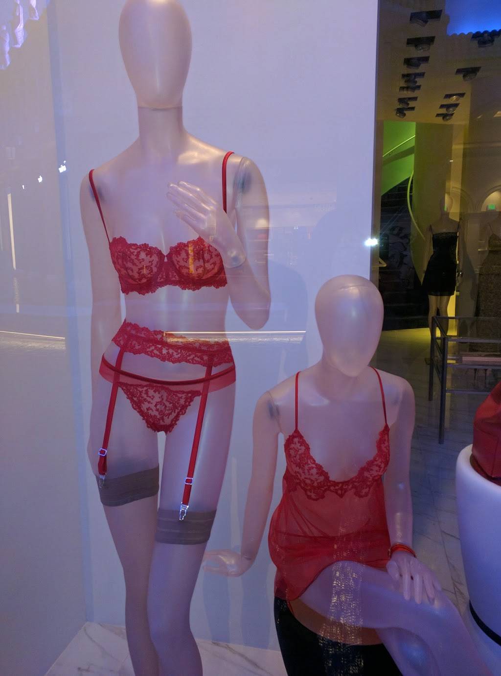 La Perla | Forum Shops at Caesars, 3500 S Las Vegas Blvd, Las Vegas, NV 89109, USA | Phone: (702) 732-9820