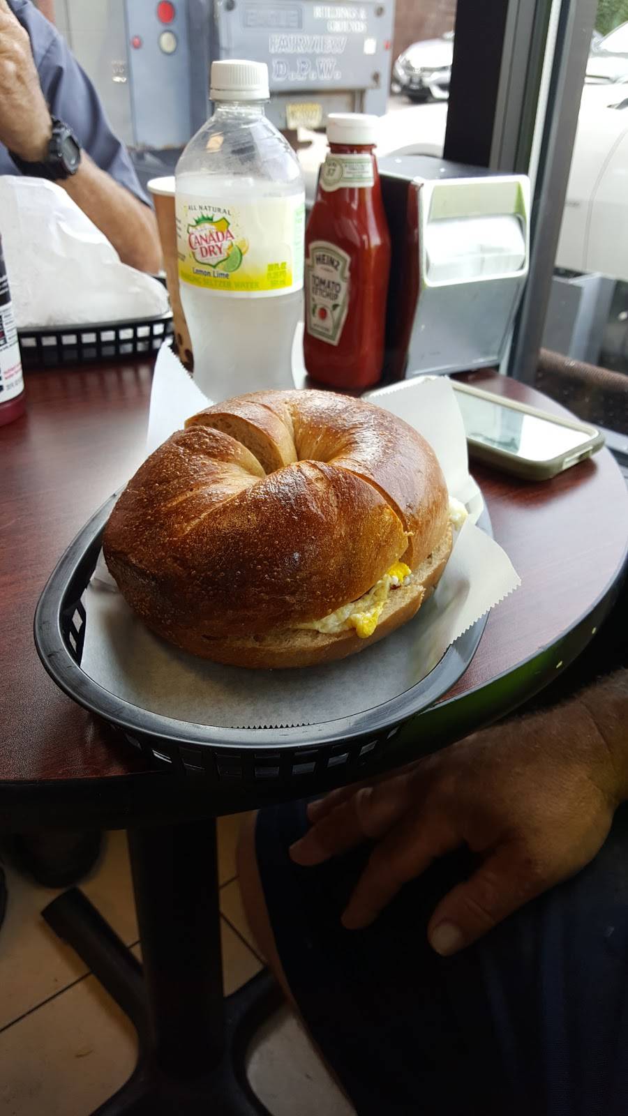 J & J Bagels | 576 Bergen Blvd, Ridgefield, NJ 07657, USA | Phone: (201) 941-7100