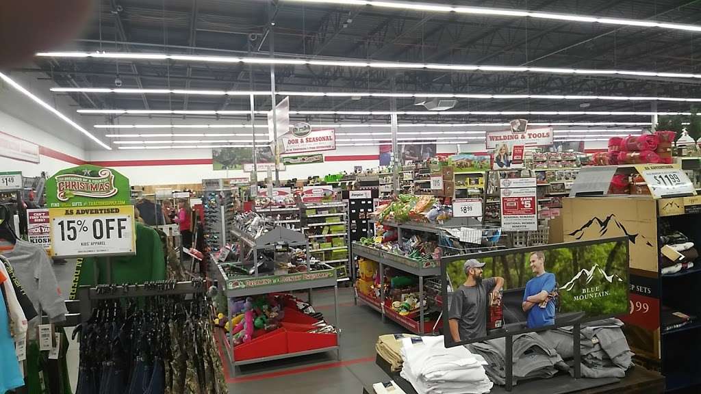 Tractor Supply Farmers Market | 306460105, Hesperia, CA 92344, USA | Phone: (760) 563-2099