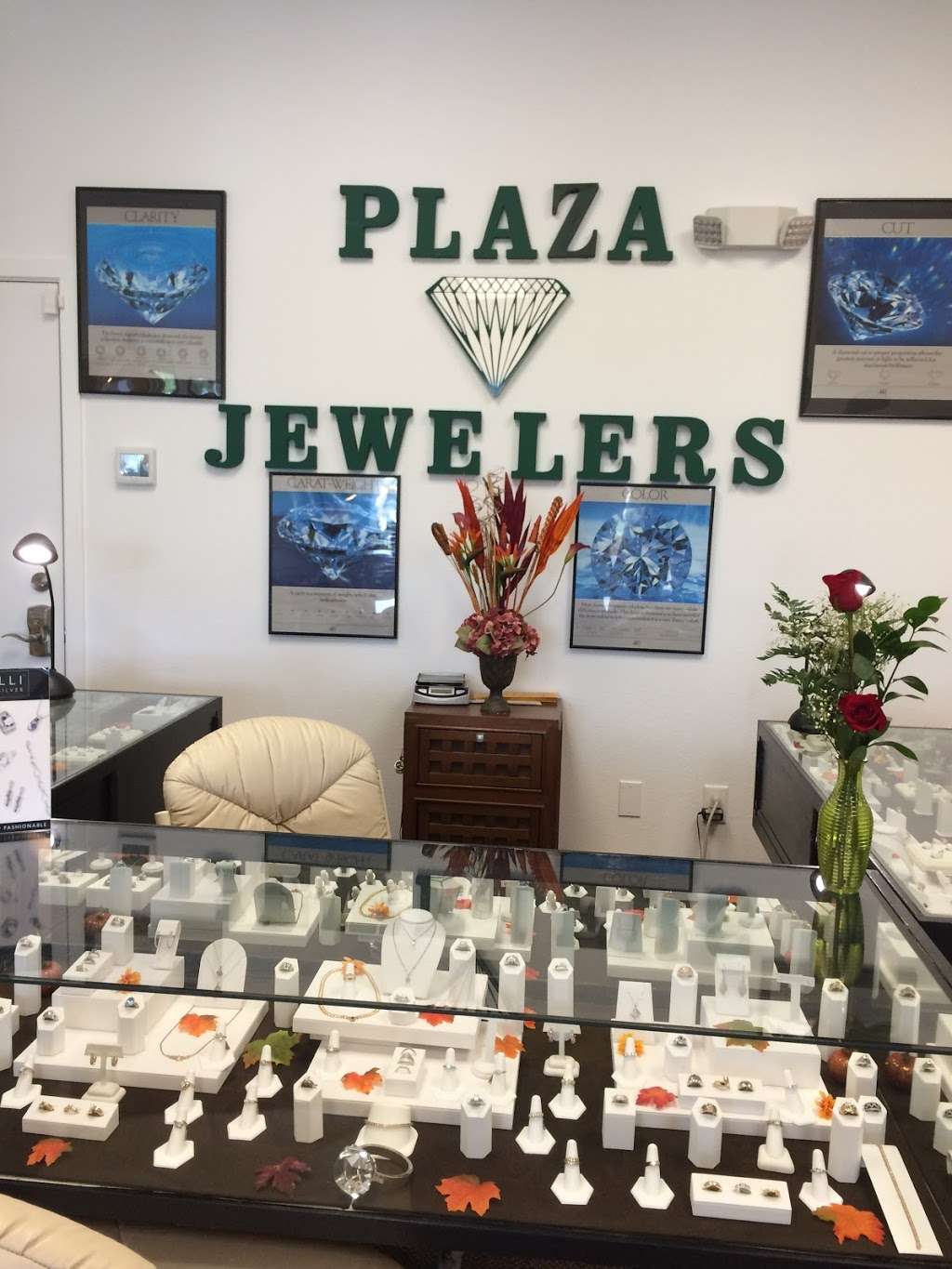Plaza Jewelers | 4313 E County Rd 466 #205, Oxford, FL 34484, USA | Phone: (352) 399-6043