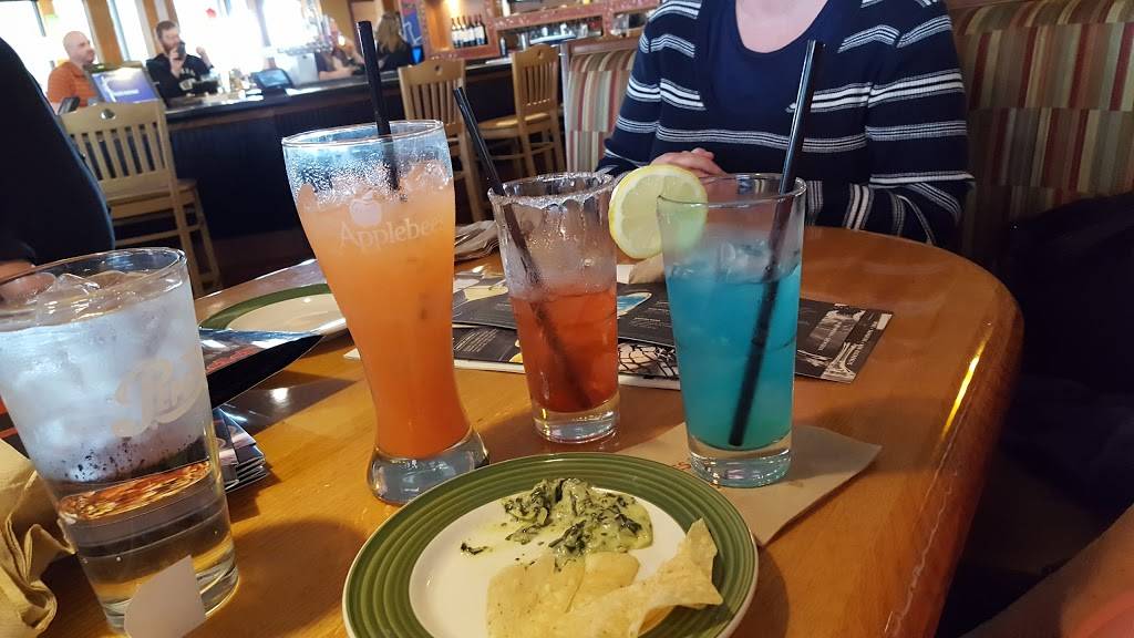 Applebees Grill + Bar | 30 Crestview Hills Mall Rd, Crestview Hills, KY 41017, USA | Phone: (859) 341-6708