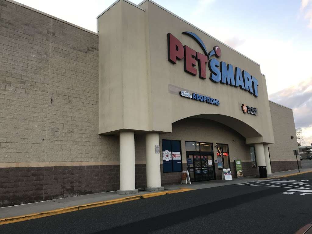 PetSmart | 2100 Chemical Rd, Plymouth Meeting, PA 19462, USA | Phone: (610) 567-2933