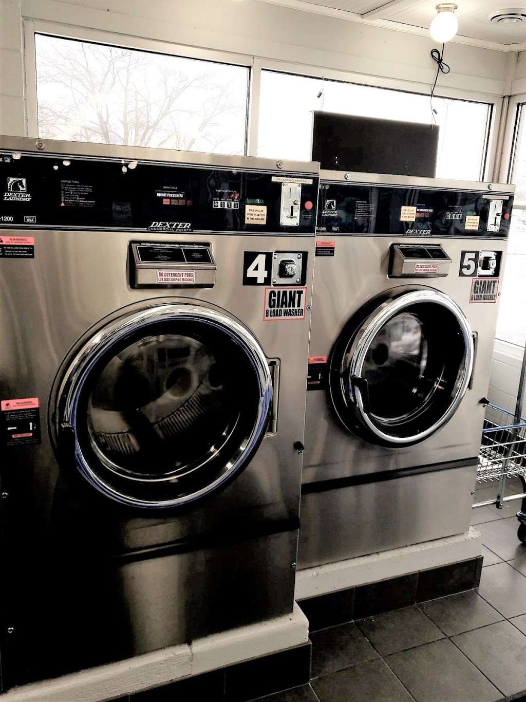 Holiday Laundromat 24hr Coin Op & Wash/Dry/Fold | 3609 52nd St, Kenosha, WI 53144, USA | Phone: (262) 818-6250