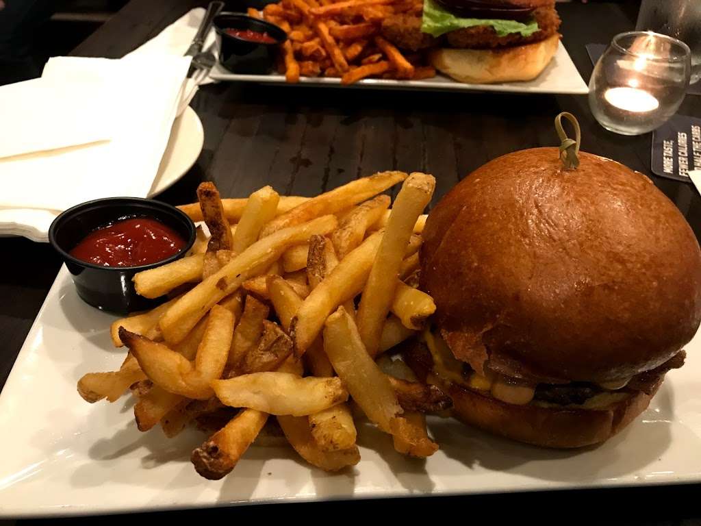 Tiffs Burger & Alehouse | 1637 Vauxhall Rd, Union, NJ 07083, USA | Phone: (908) 688-6666