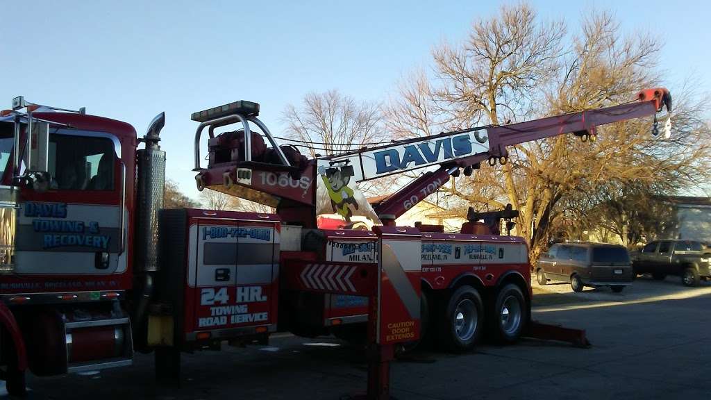 Davis Towing & Recovery, Inc. | 709 W 1st St, Rushville, IN 46173, USA | Phone: (765) 932-3884