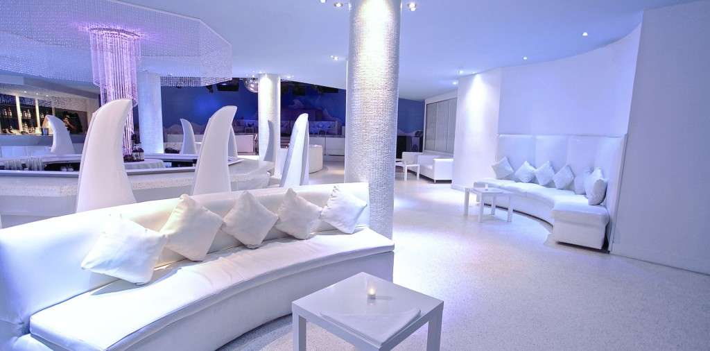 Pearl Champagne Lounge | 1 Ocean Dr 2nd floor, Miami Beach, FL 33139, USA | Phone: (305) 510-6524