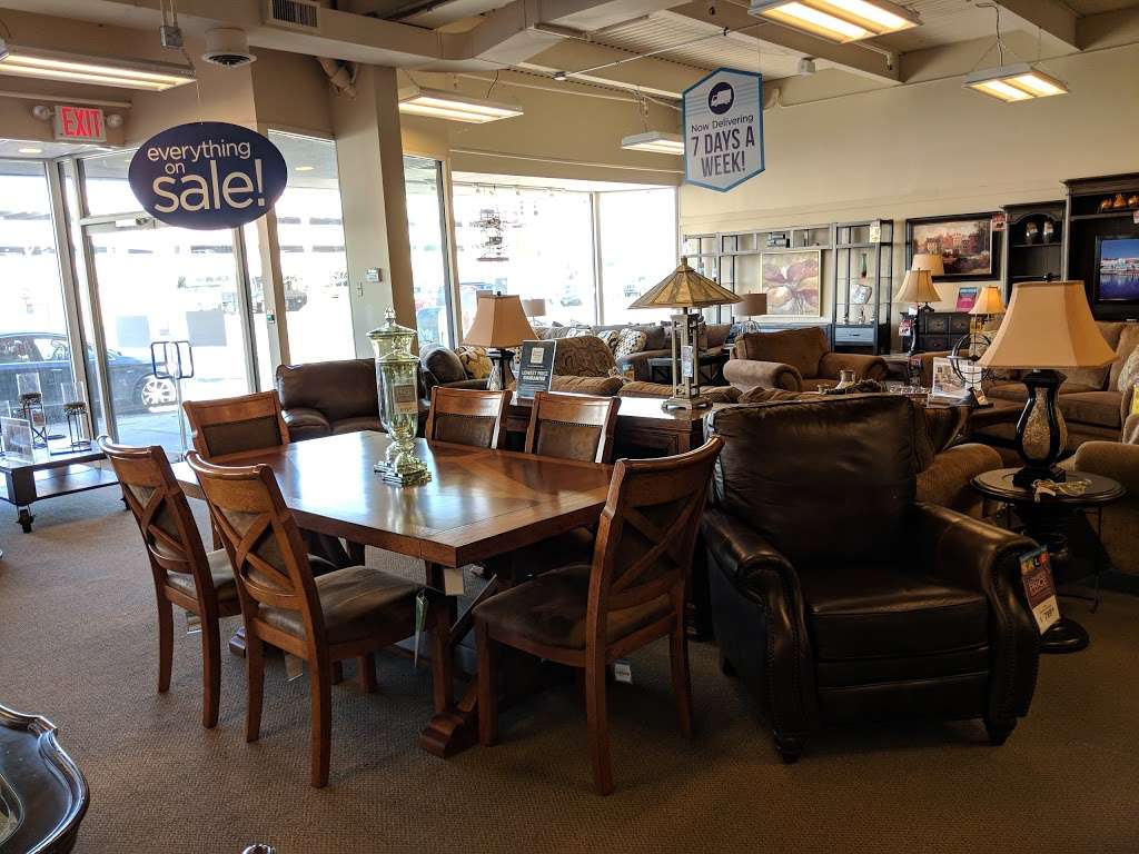 Raymour & Flanigan Furniture and Mattress Store | 2544 Flatbush Ave, Brooklyn, NY 11234, USA | Phone: (718) 513-2002