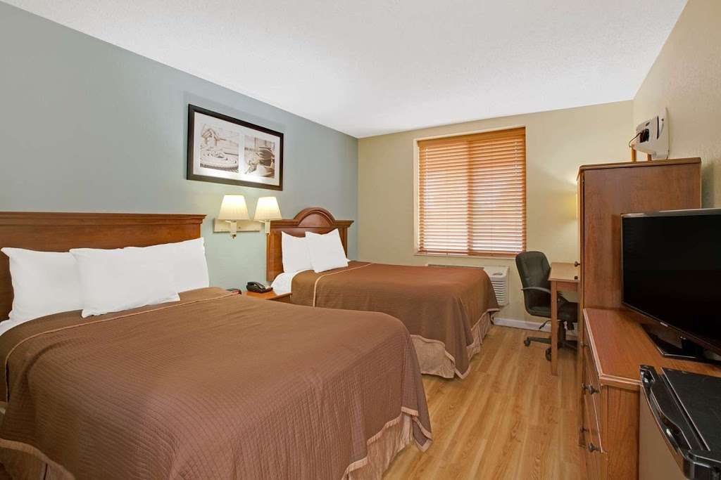 Howard Johnson by Wyndham Jamaica JFK Airport NYC | 153-95 Rockaway Blvd, Jamaica, NY 11434, USA | Phone: (718) 723-6700