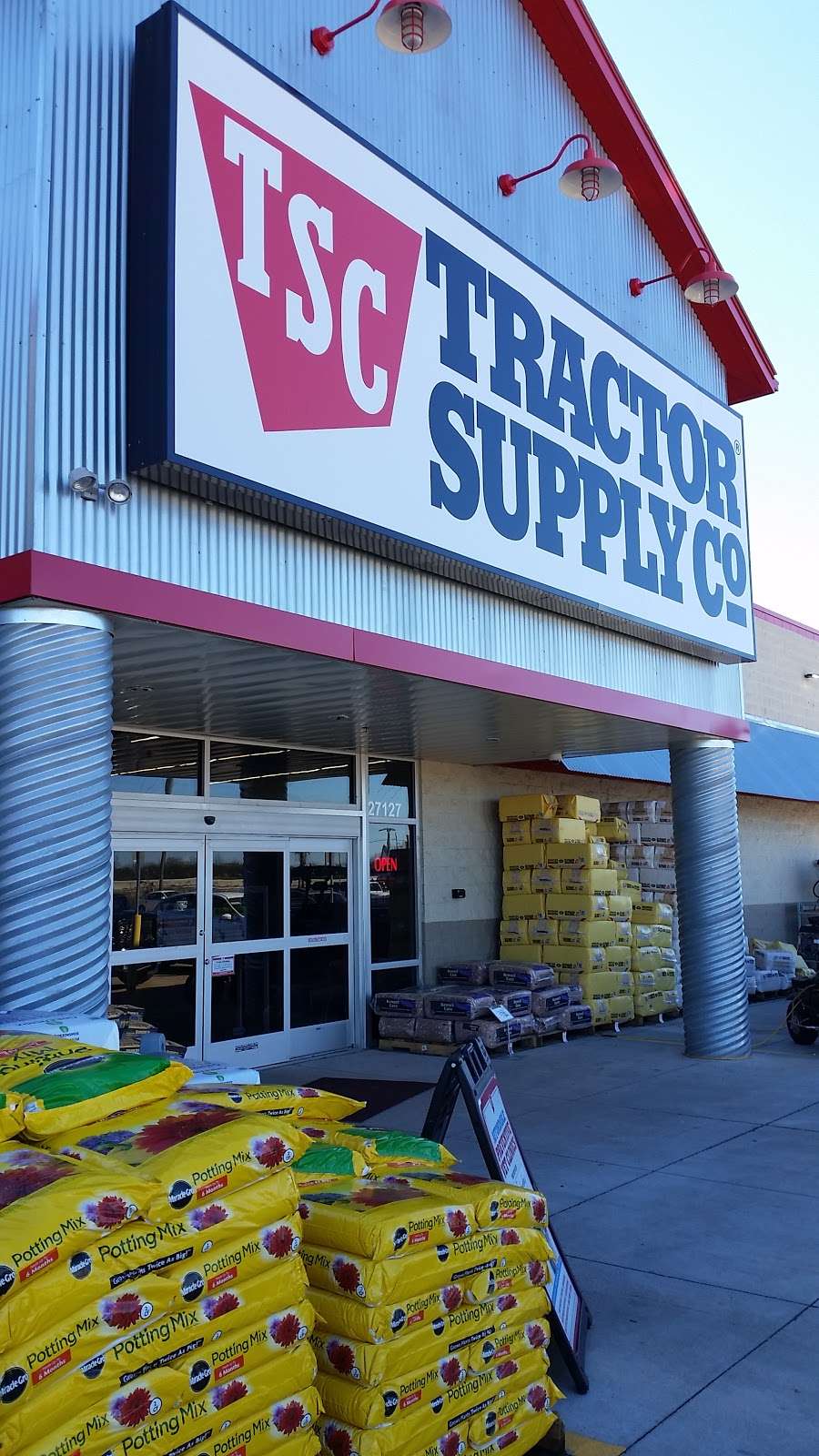 Tractor Supply Co. - hardware store  | Photo 8 of 10 | Address: 27127 Southwest Fwy, Rosenberg, TX 77471, USA | Phone: (281) 232-7878