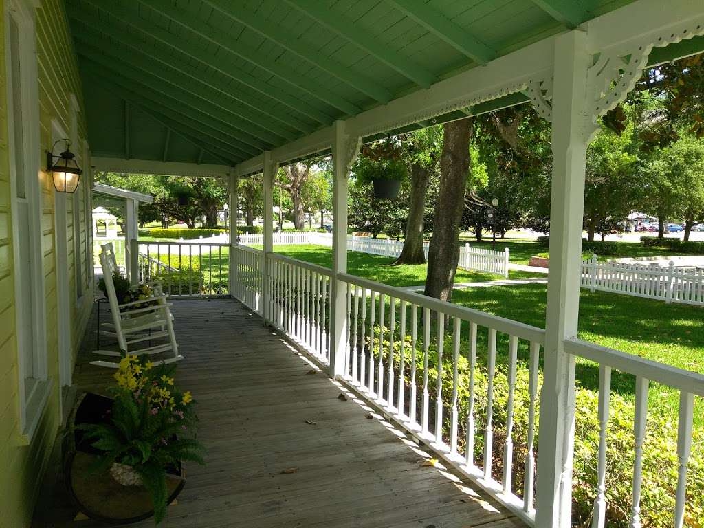 The Historic Baynard House | 208 W Lake Ave, Auburndale, FL 33823, USA