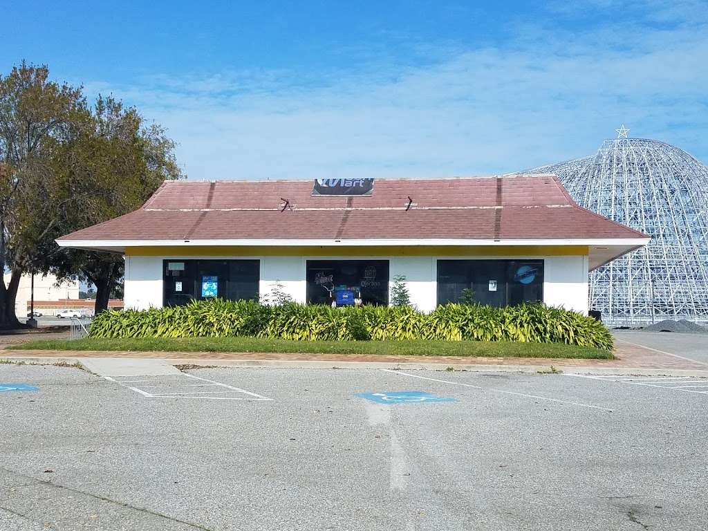 McMoons | 596, 440 Edquiba Rd, Moffett Field, CA 94035, USA