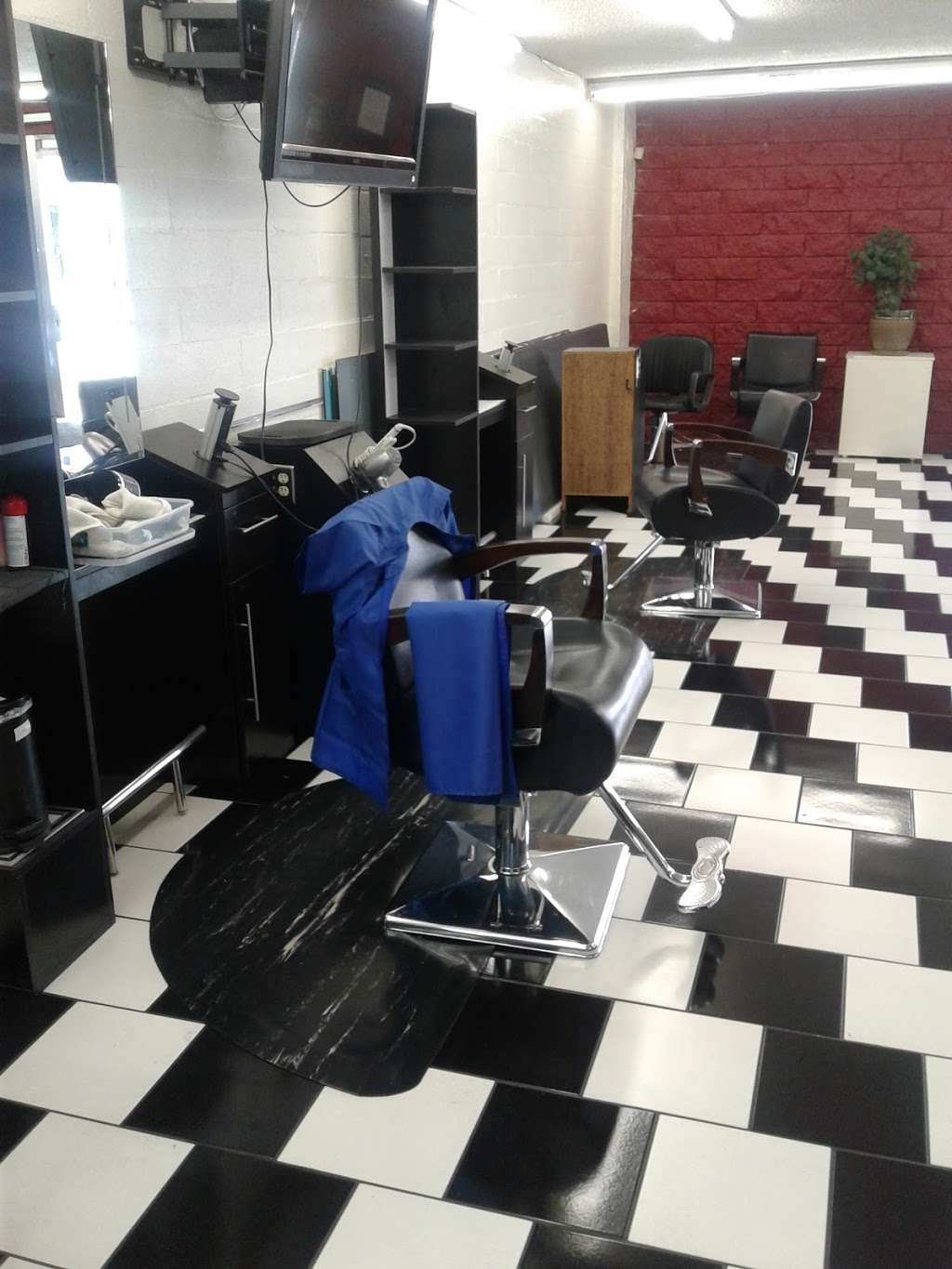 Marlin Barber Shop & Beauty Salon | 919 N Orange Ave, La Puente, CA 91744 | Phone: (626) 918-2700