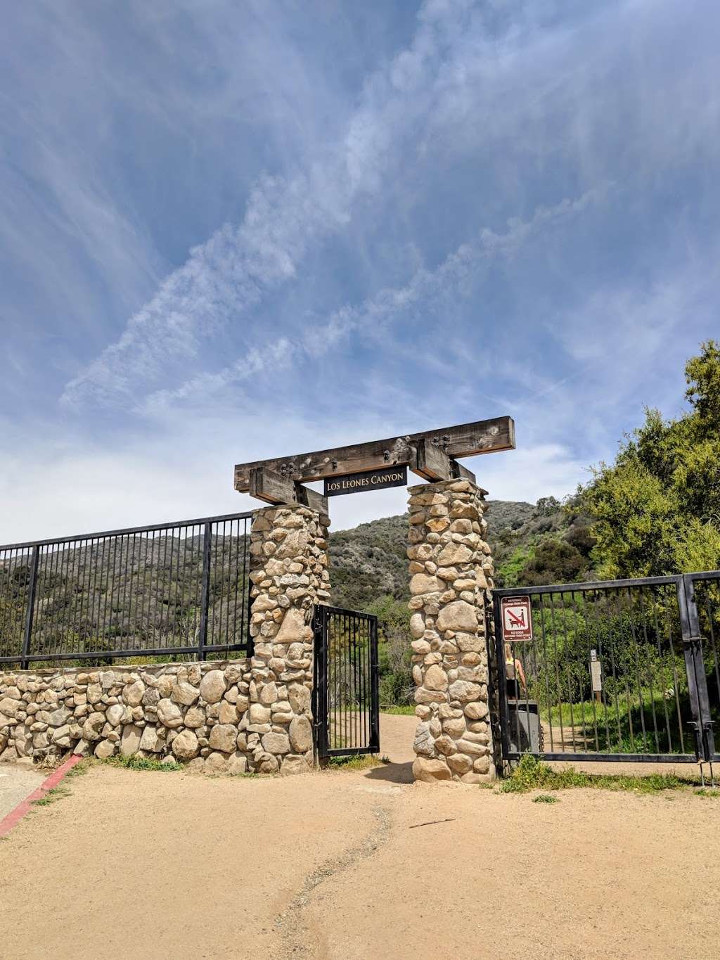 Los Leones Canyon Trailhead | 510 Los Liones Dr, Pacific Palisades, CA 90272