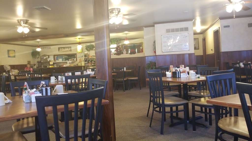 Sams Family Restaurant | 33 W North Ave, Cortland, IL 60112, USA | Phone: (815) 756-5665