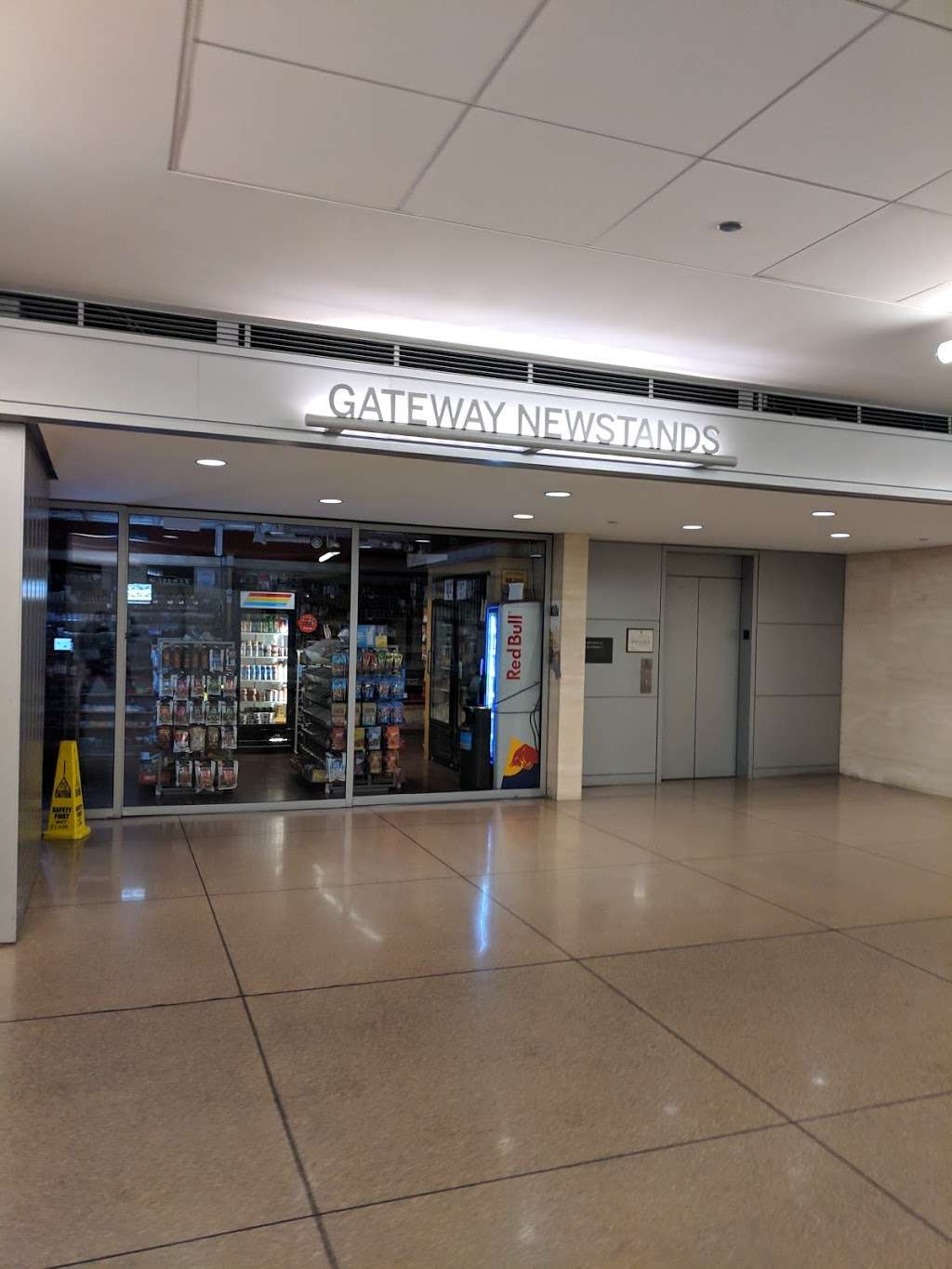 Gateway News Stand | 303 E Wacker Dr # C-17, Chicago, IL 60601, USA | Phone: (312) 233-0230