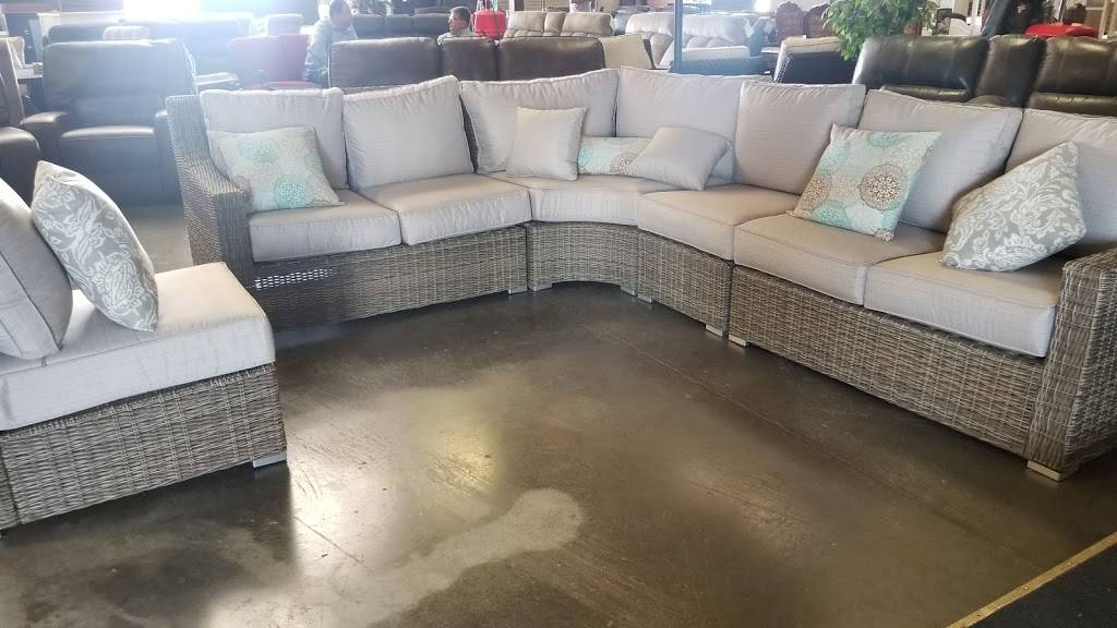 River City Furniture Auction | 5400 S Watt Ave, Sacramento, CA 95826, USA | Phone: (916) 383-2121