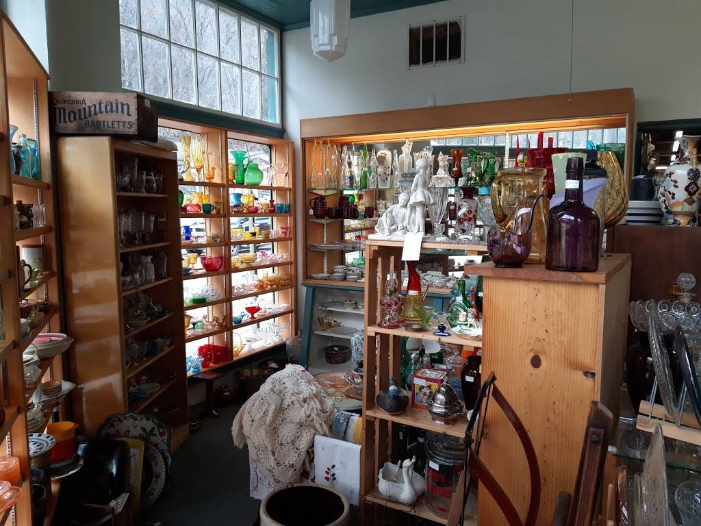 Berkeley Springs Antique Mall | 7 Fairfax St, Berkeley Springs, WV 25411 | Phone: (304) 258-5676