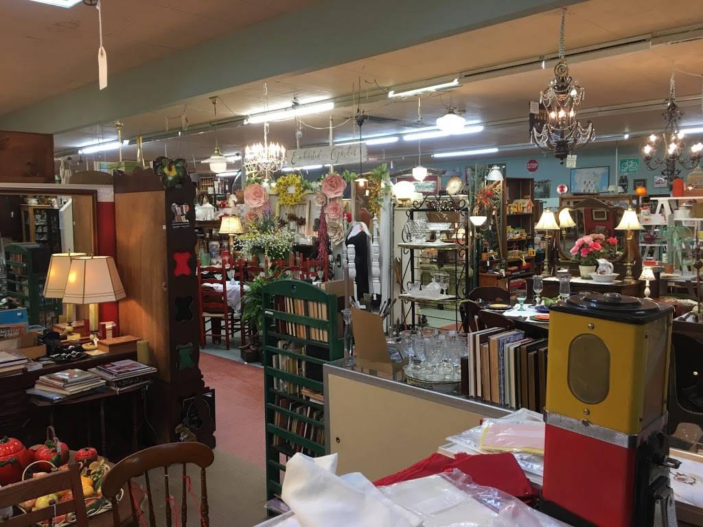 Grand Central Station Antiques | 4020 Avenue Q, Lubbock, TX 79412, USA | Phone: (806) 747-6206