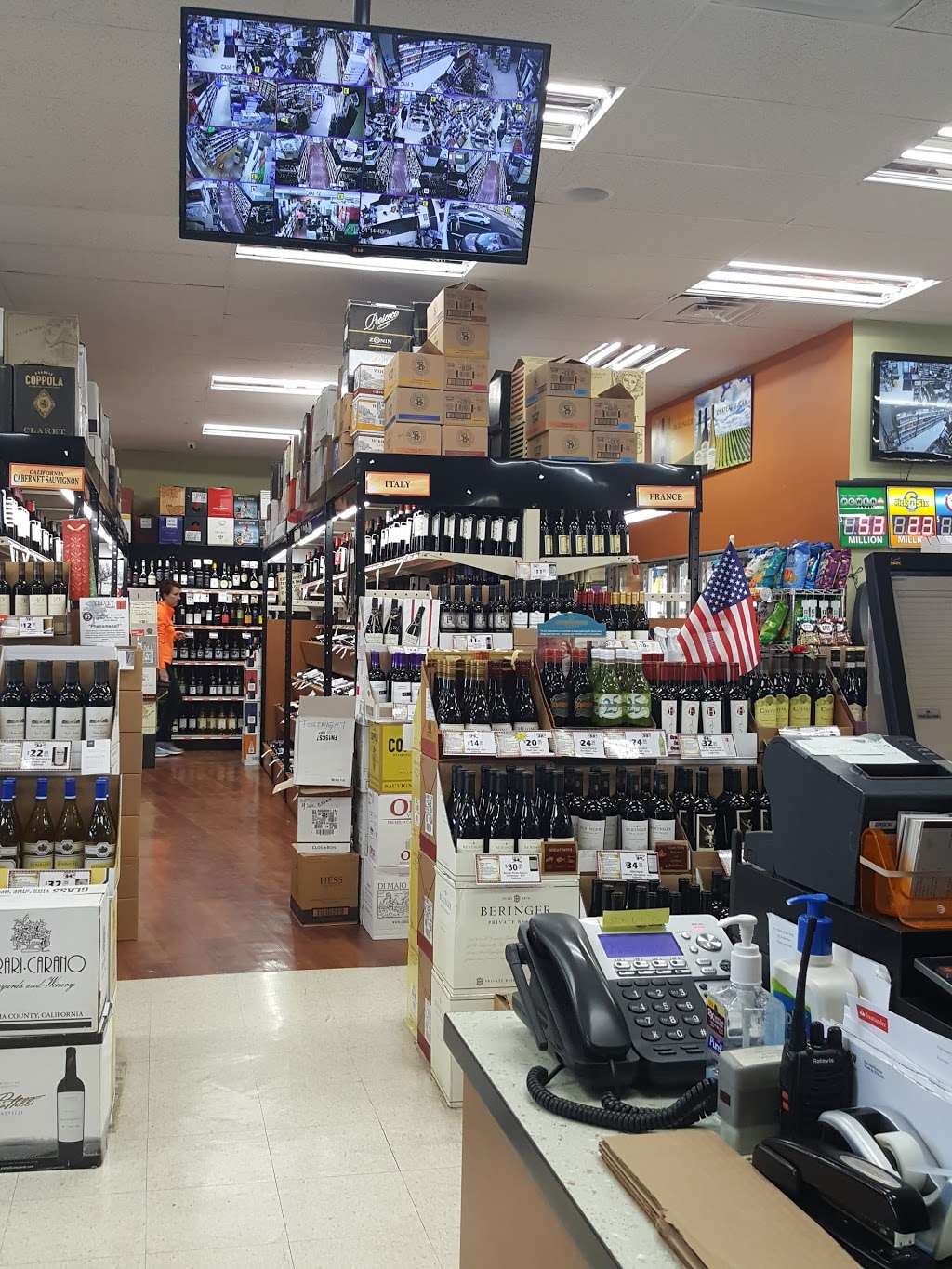 Save Rite Discount Liquors | 2114 NJ-35, Oakhurst, NJ 07755, USA | Phone: (732) 493-8611