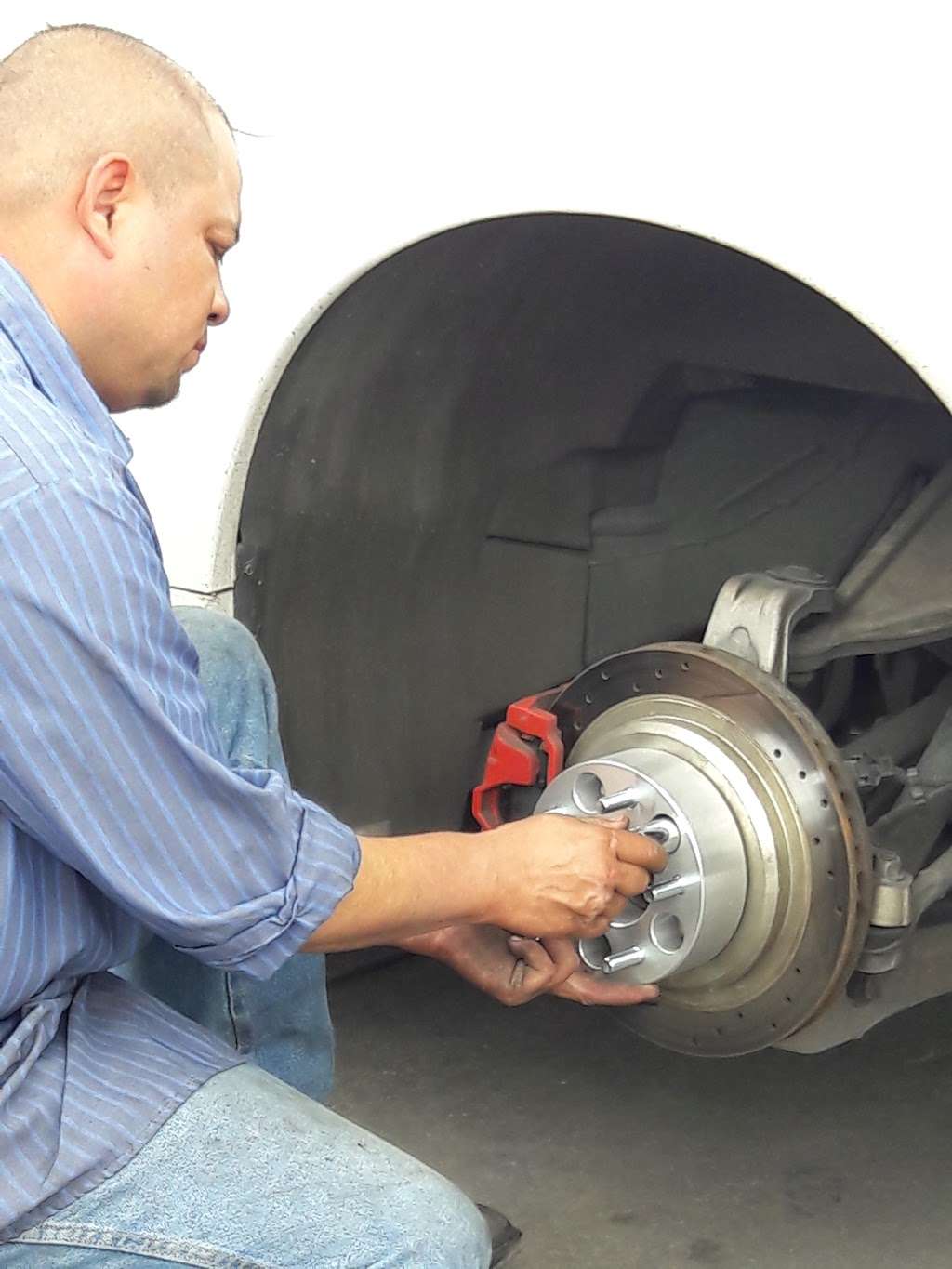 Adrians Tire Shop | 1607 West Ave #1, San Antonio, TX 78201, USA | Phone: (210) 731-8369