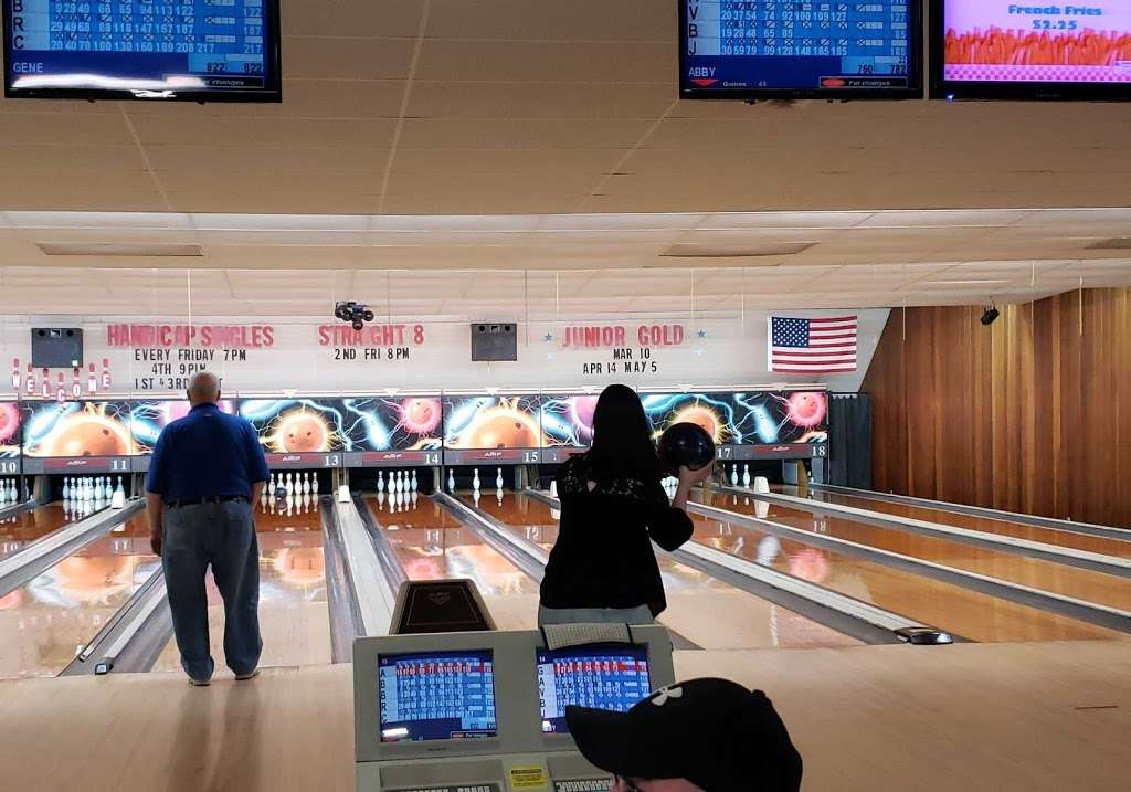 East Lincoln Lanes | 5761 Lincoln Ave, York, PA 17406, USA | Phone: (717) 252-3211