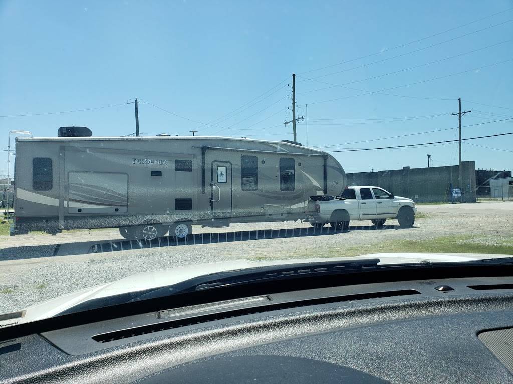 Hassels RV & Trailer Park | 3826 Peters Rd, Harvey, LA 70058, USA | Phone: (504) 272-7366