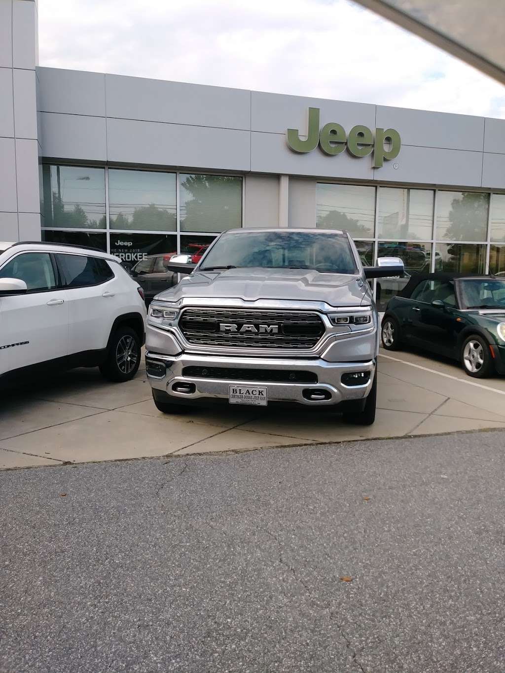 Black Chrysler Dodge Jeep Ram | 831 Salisbury Rd, Statesville, NC 28677 | Phone: (704) 924-7070