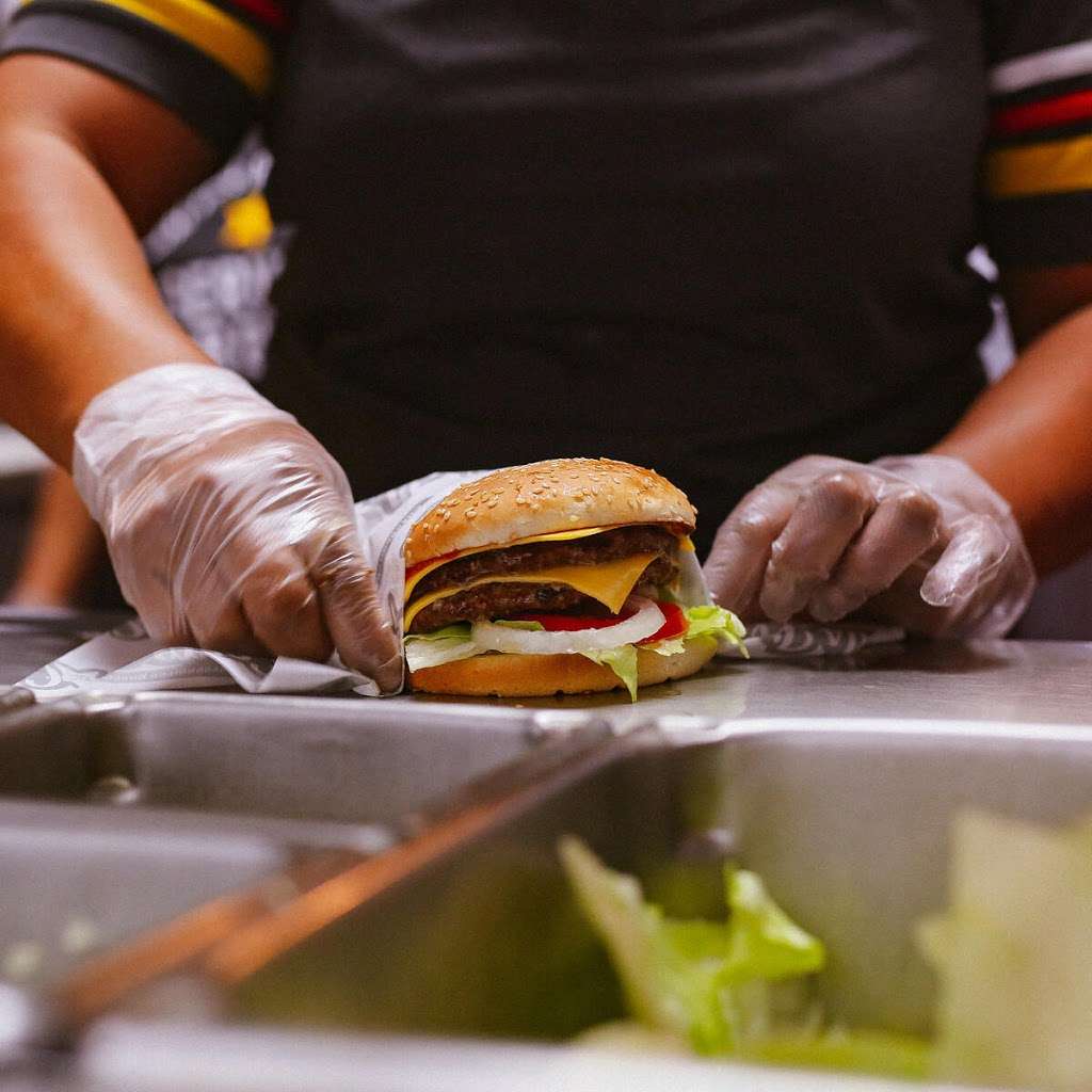 Carls Jr. | 555 W Mission Ave, Escondido, CA 92025, USA | Phone: (760) 489-8757
