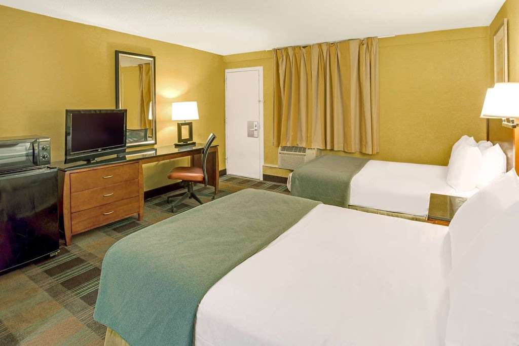 Travelodge by Wyndham Silver Spring | 8040 13th St, Silver Spring, MD 20910, USA | Phone: (301) 244-8907