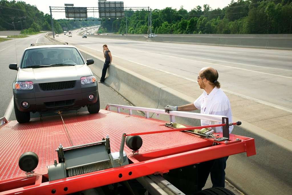 Sam & Son Wrecker and Recovery | 8100 Newell Farm Road, Charlotte, NC 28213 | Phone: (704) 492-9475